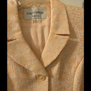 Short sleeve peach and white jacquard suit